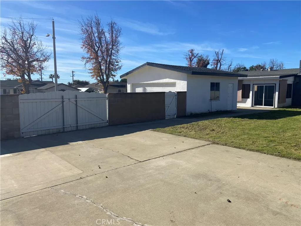 856 Altura, Upland, California 91786 home-pic-33