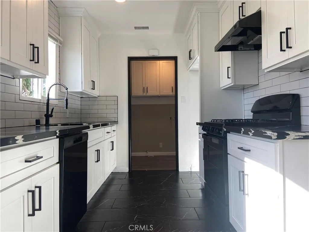 856 Altura, Upland, California 91786 home-pic-15