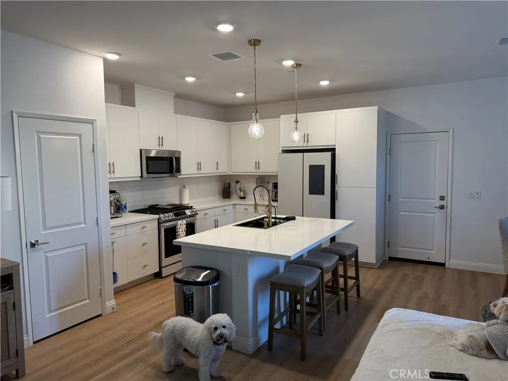 5644 Altamura Way, Fontana, California 92336 home-pic-4