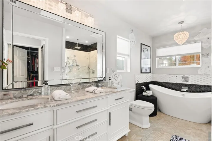 Large double vanity in the ensuite bathroom. Multiple windows allow for plenty of natural light.