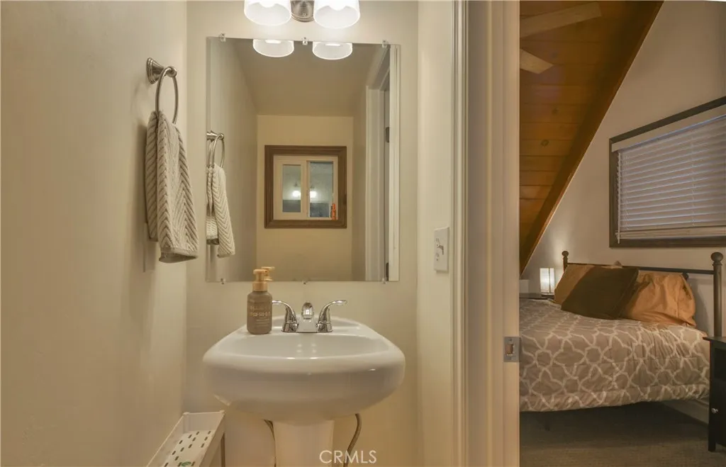 27445 Cedarwood Court, Lake Arrowhead, California 92352 home-pic-22