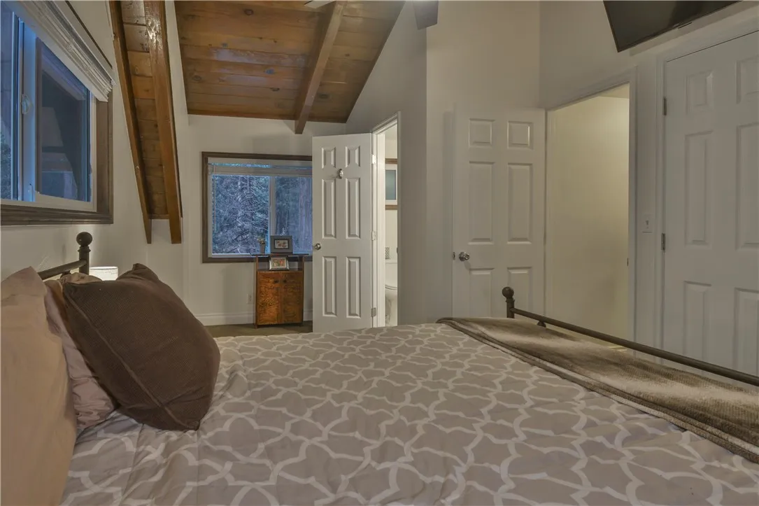 27445 Cedarwood Court, Lake Arrowhead, California 92352 home-pic-24