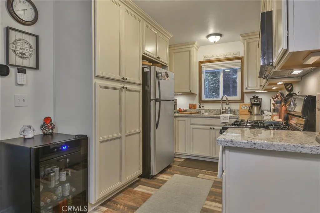 27445 Cedarwood Court, Lake Arrowhead, California 92352 home-pic-10