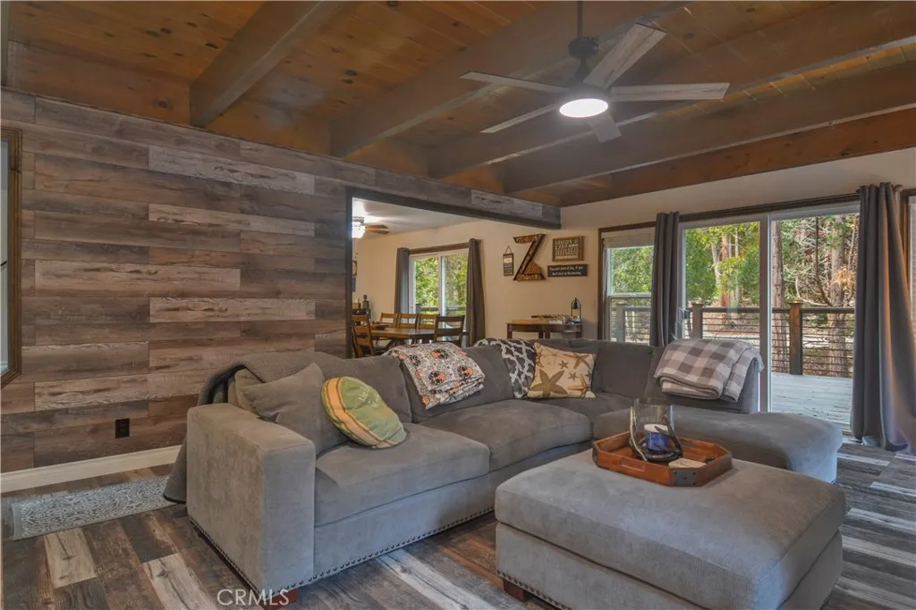 27445 Cedarwood Court, Lake Arrowhead, California 92352 home-pic-4