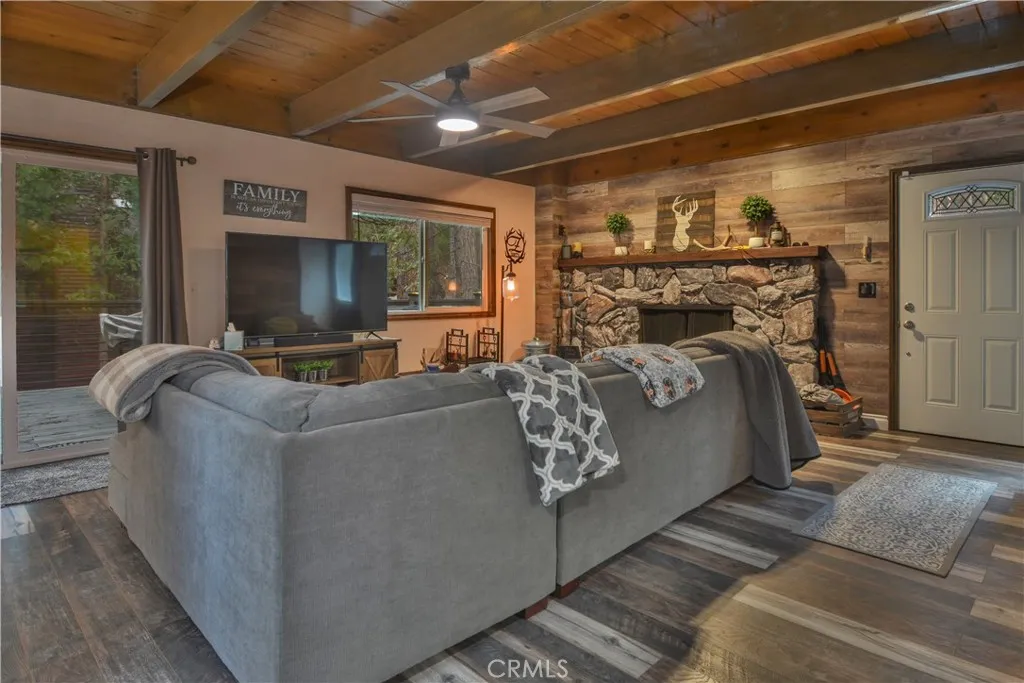 27445 Cedarwood Court, Lake Arrowhead, California 92352 home-pic-5