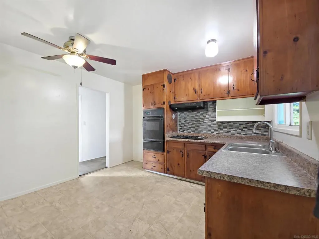 1693 N Mollison Ave, El Cajon, California 92021 home-pic-5