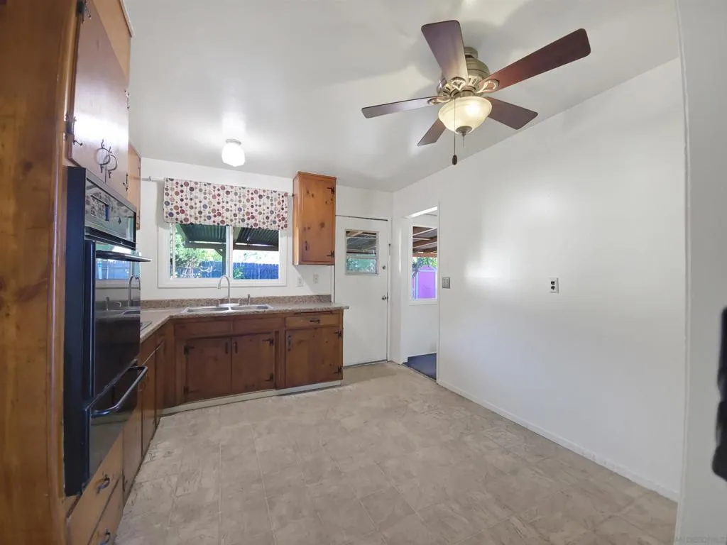 1693 N Mollison Ave, El Cajon, California 92021 home-pic-4