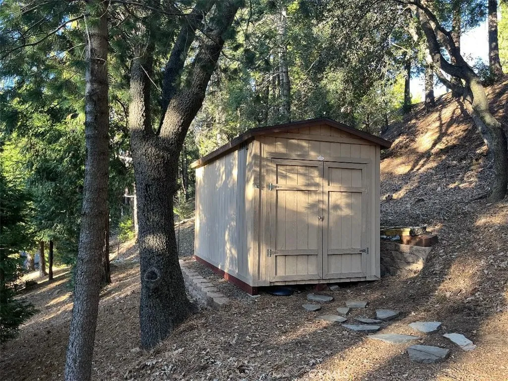 1063 Calanda Drive, Crestline, California 92325 home-pic-34