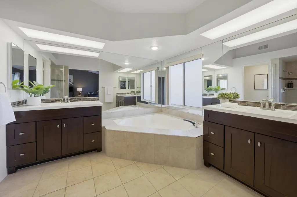 217 Desert Falls Circle, Palm Desert, California 92211 home-pic-19