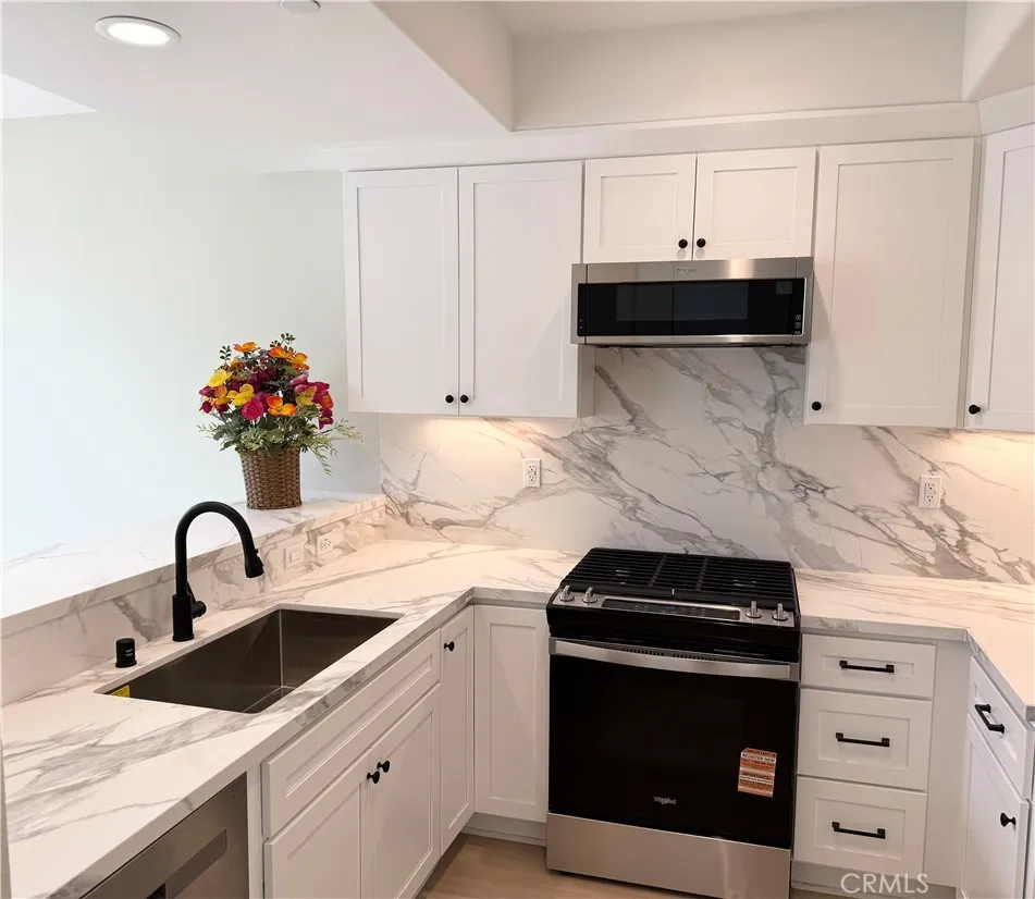 12265 N Lima, Sylmar, California 91342 home-pic-1