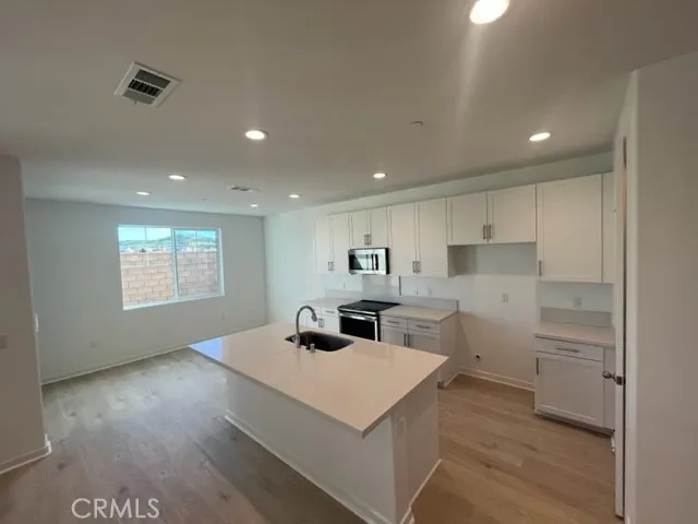 31373 Trappers Loop, Winchester, California 92596 home-pic-3