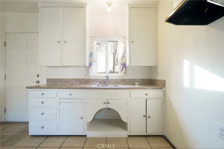 703 Woodrow Avenue, Bakersfield, California 93308