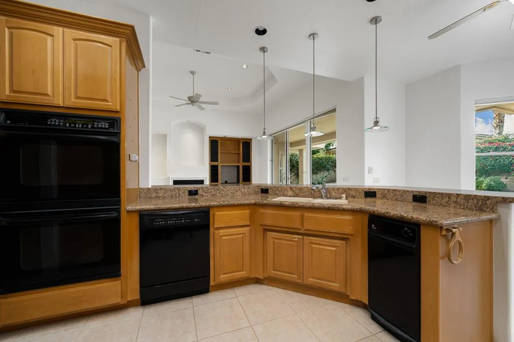 13 Hillcrest Drive, Palm Desert, California 92260 home-pic-12