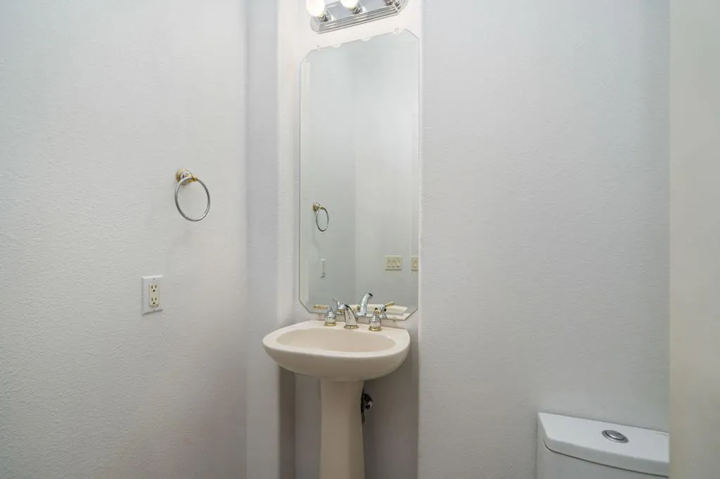 13 Hillcrest Drive, Palm Desert, California 92260 home-pic-32