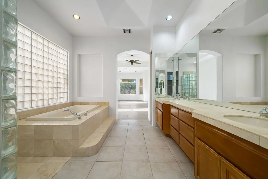 13 Hillcrest Drive, Palm Desert, California 92260 home-pic-20