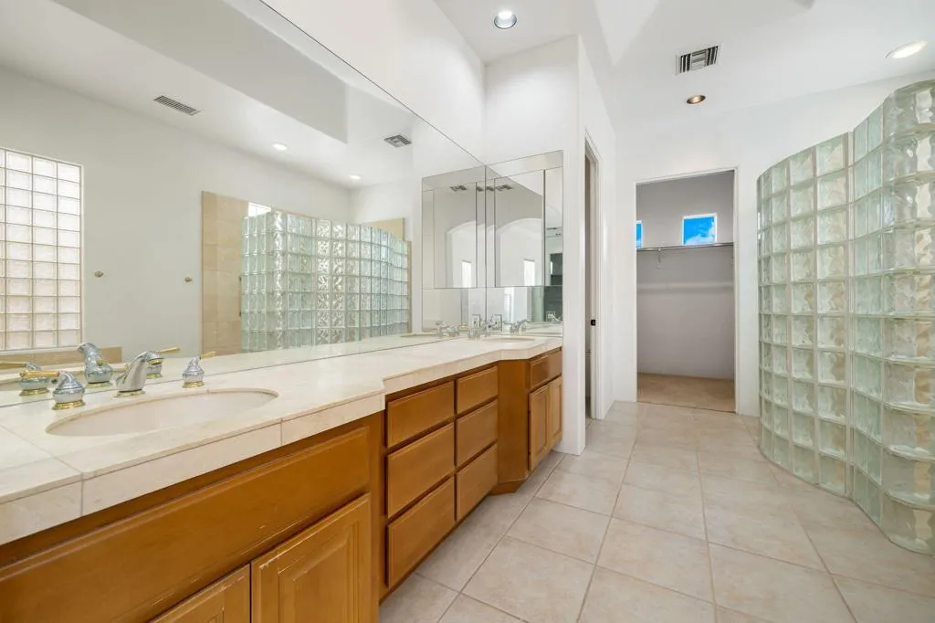 13 Hillcrest Drive, Palm Desert, California 92260 home-pic-19