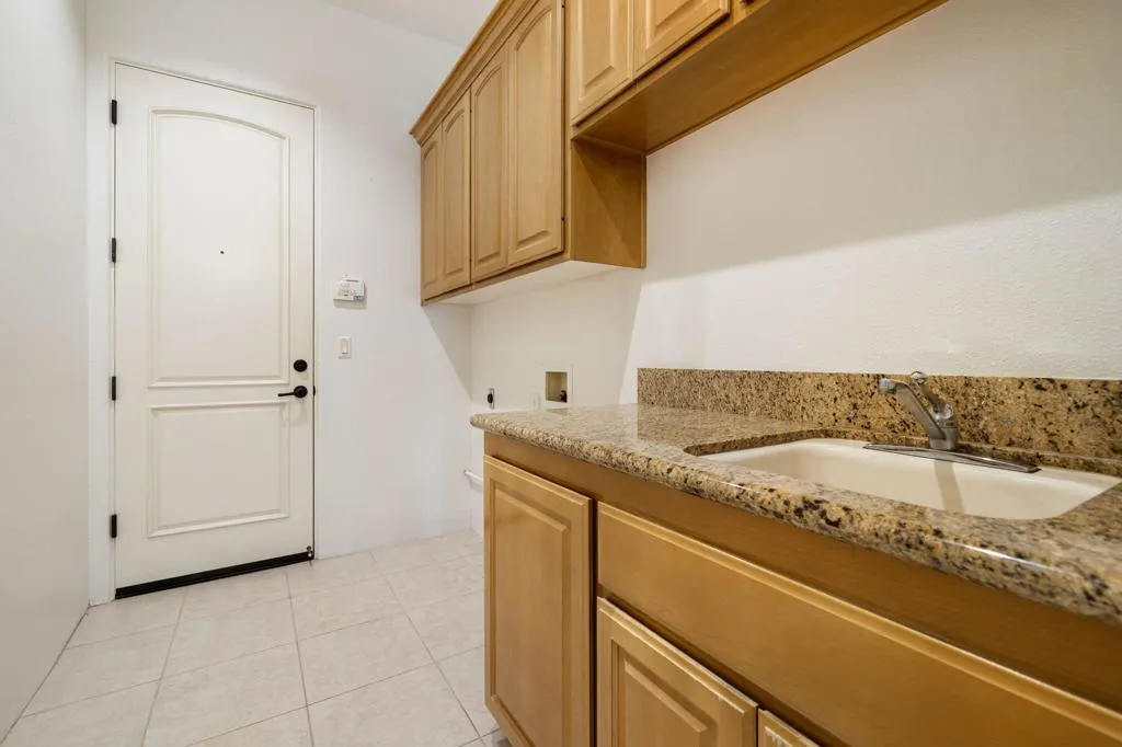 13 Hillcrest Drive, Palm Desert, California 92260 home-pic-33