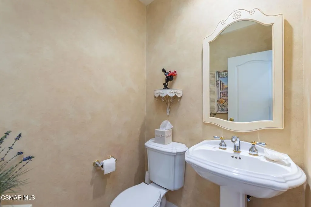 1009 Del Tio Court, Camarillo, California 93010 home-pic-14