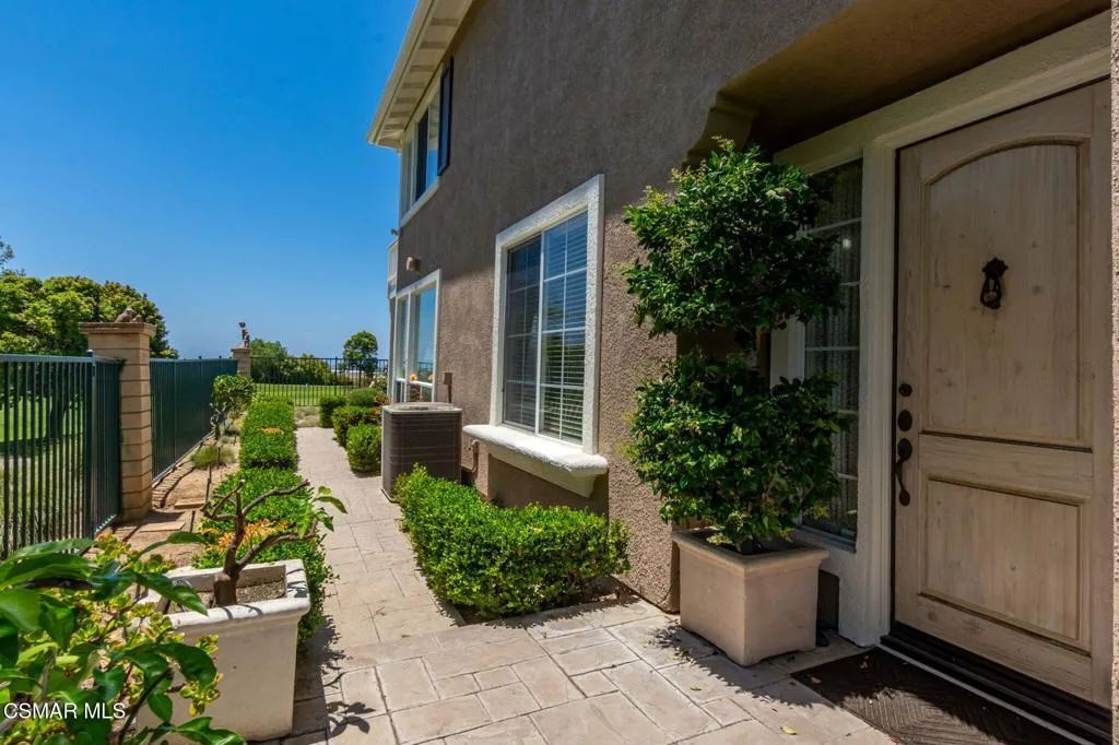 1009 Del Tio Court, Camarillo, California 93010 home-pic-13