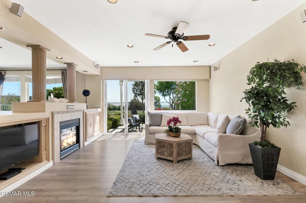 1009 Del Tio Court, Camarillo, California 93010 home-pic-32