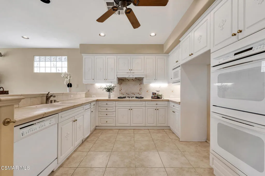 1009 Del Tio Court, Camarillo, California 93010 home-pic-10