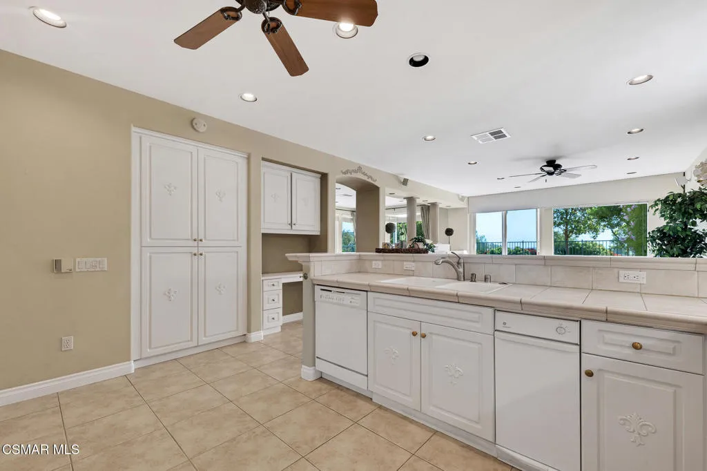 1009 Del Tio Court, Camarillo, California 93010 home-pic-35