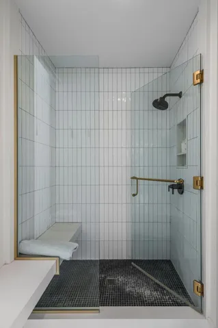 3929