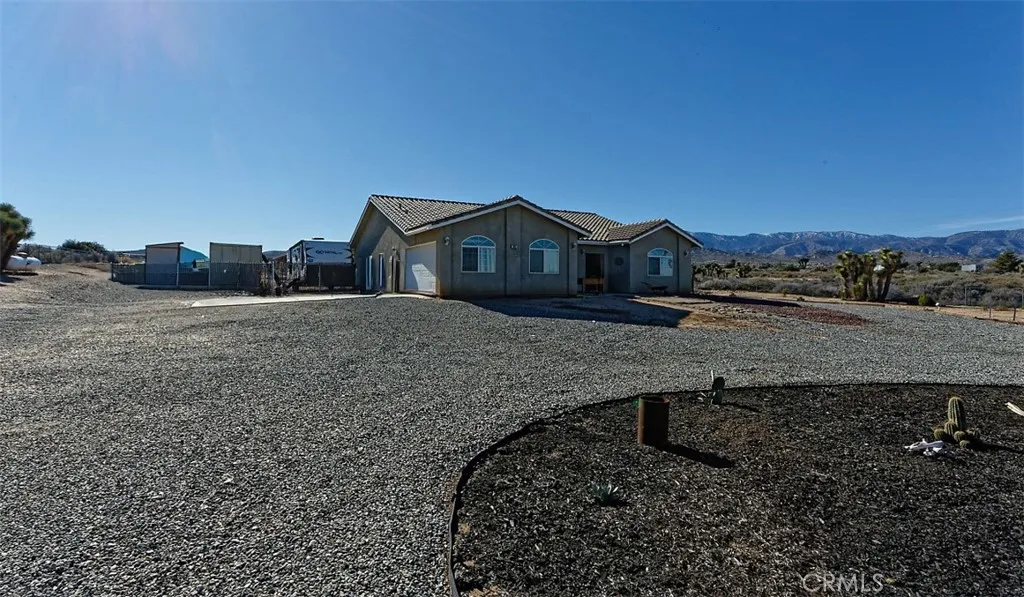 8855 Smith Road, Phelan, California 92371 home-pic-8