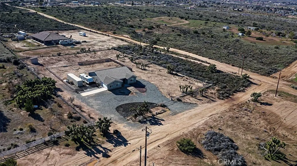 8855 Smith Road, Phelan, California 92371 home-pic-36