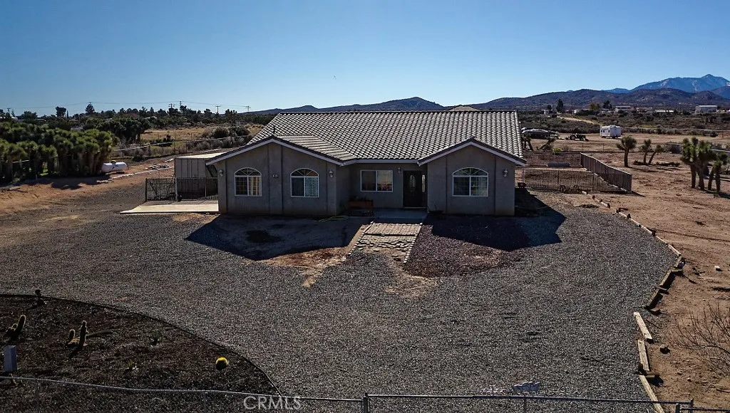 8855 Smith Road, Phelan, California 92371 home-pic-6