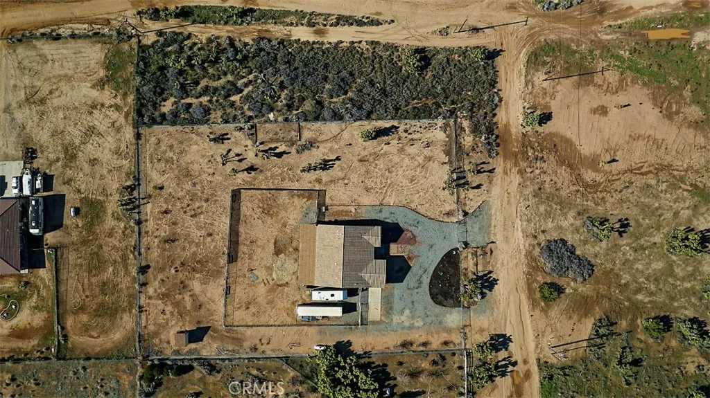 8855 Smith Road, Phelan, California 92371 home-pic-43