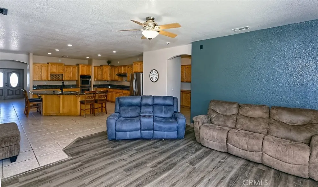 8855 Smith Road, Phelan, California 92371 home-pic-16
