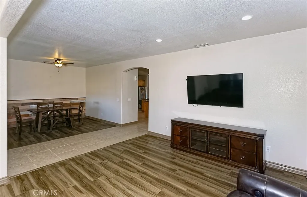 8855 Smith Road, Phelan, California 92371 home-pic-20