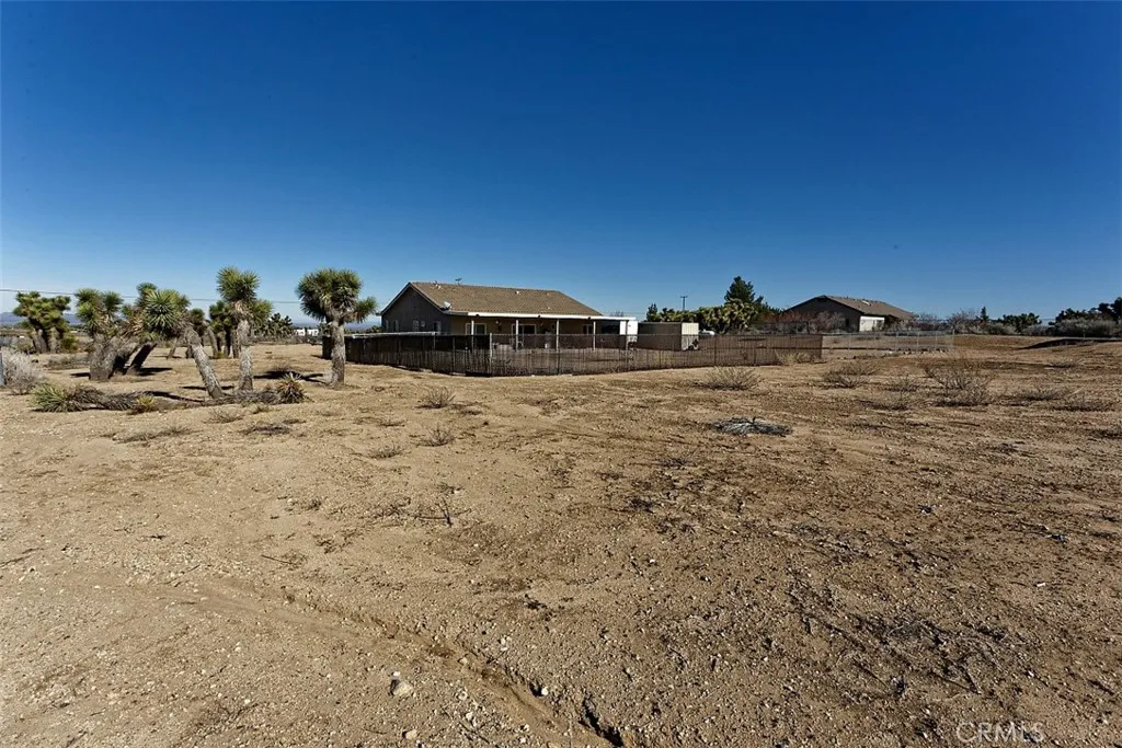 8855 Smith Road, Phelan, California 92371 home-pic-34