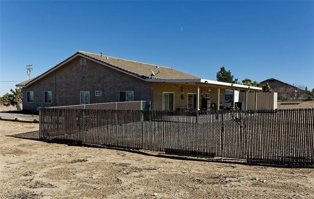 8855 Smith Road, Phelan, California 92371 home-pic-33
