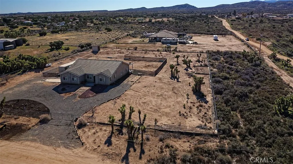 8855 Smith Road, Phelan, California 92371 home-pic-5