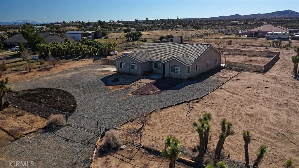 8855 Smith Road, Phelan, California 92371 home-pic-10