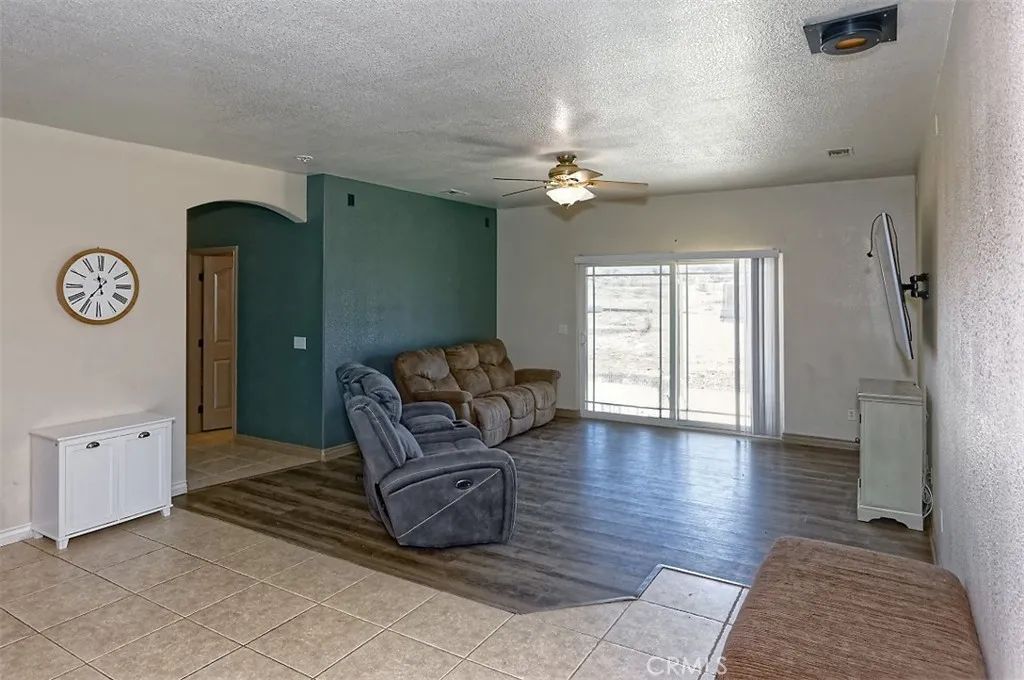 8855 Smith Road, Phelan, California 92371 home-pic-18