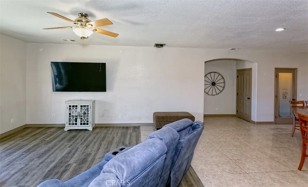 8855 Smith Road, Phelan, California 92371 home-pic-19