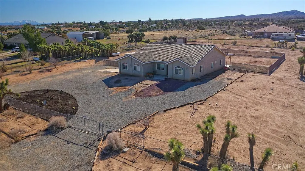 8855 Smith Road, Phelan, California 92371 home-pic-1