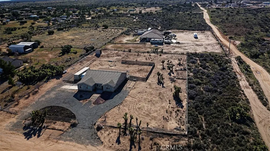 8855 Smith Road, Phelan, California 92371 home-pic-35