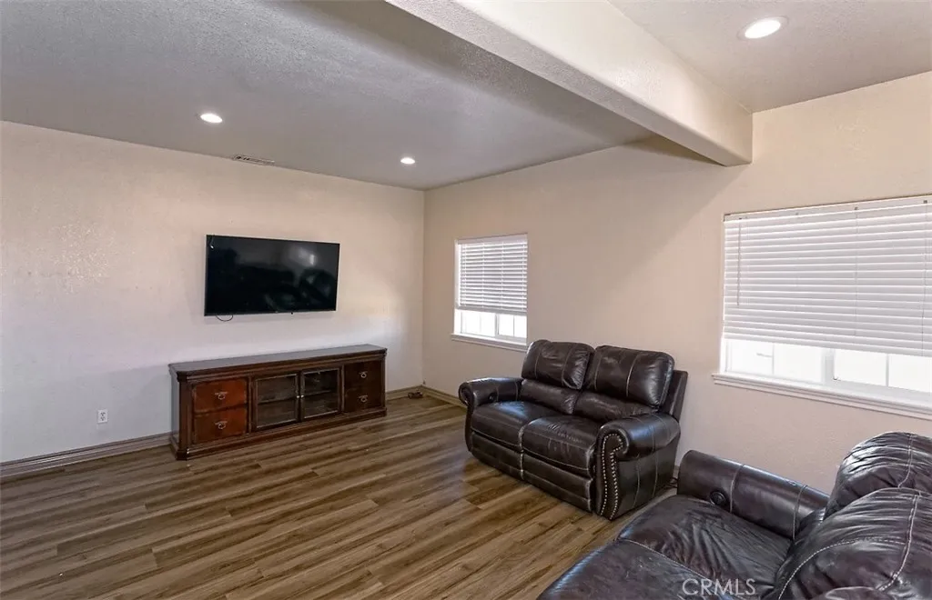 8855 Smith Road, Phelan, California 92371 home-pic-17