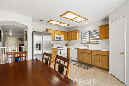12050 Goldoak Court, Victorville, California 92392 home-pic-7