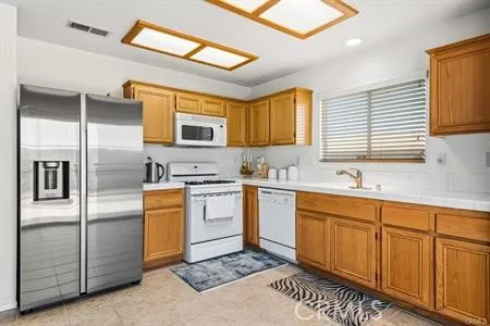 12050 Goldoak Court, Victorville, California 92392 home-pic-9