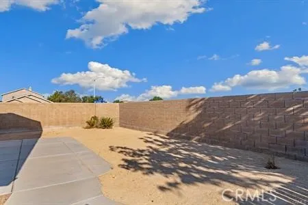 12050 Goldoak Court, Victorville, California 92392 home-pic-17