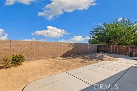 12050 Goldoak Court, Victorville, California 92392 home-pic-18