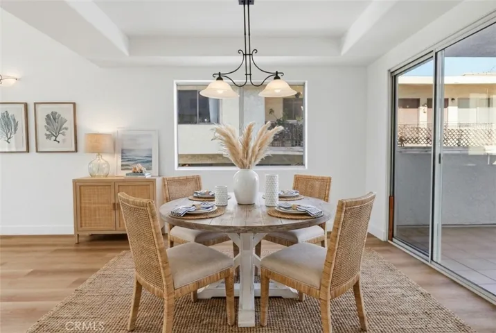 Virtually staged dining room