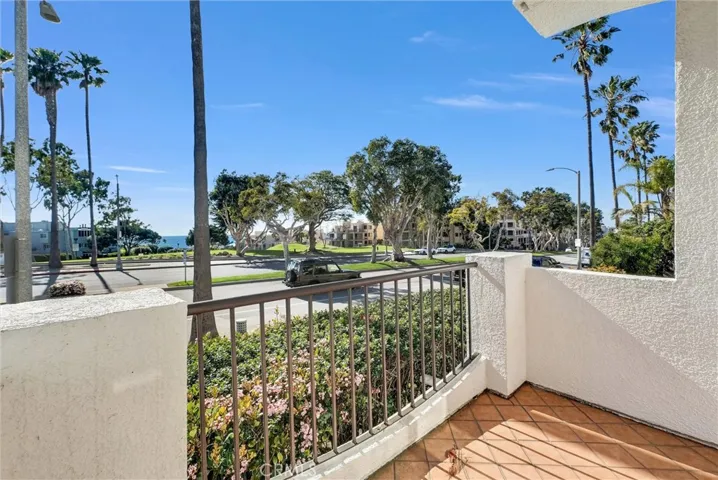 200 N Catalina Avenue F, Redondo Beach, California 90277