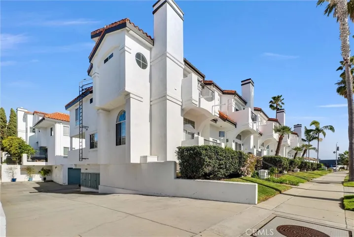 200 N Catalina Avenue F, Redondo Beach, California 90277