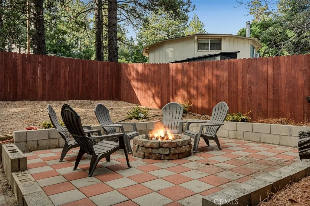 Fire Pit Area in Fully Fenced Backyard!